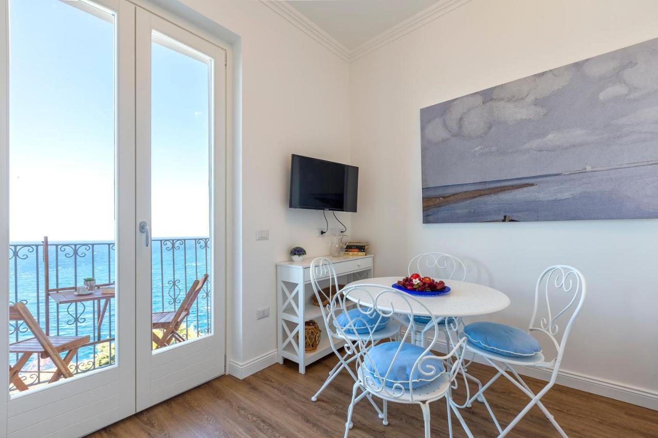 “Cielo E Mare”, Casetta Nel Cuore Del Borgo Antico / “Sky & Sea”, Charming In The Heart Of Old Village Castelsardo Exterior photo