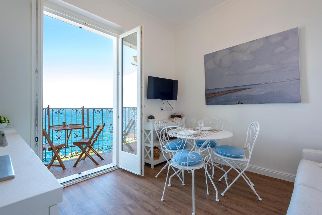 “Cielo E Mare”, Casetta Nel Cuore Del Borgo Antico / “Sky & Sea”, Charming In The Heart Of Old Village Castelsardo Exterior photo