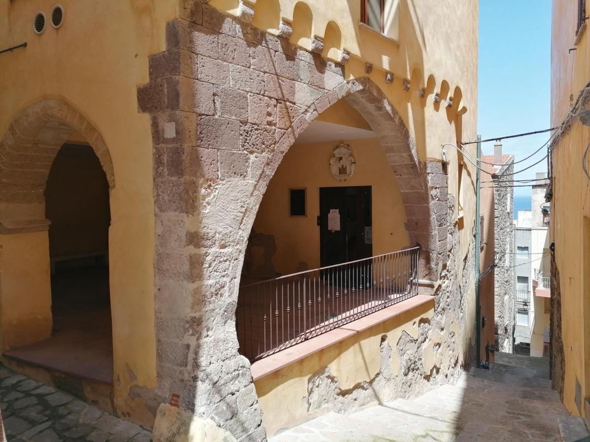 “Cielo E Mare”, Casetta Nel Cuore Del Borgo Antico / “Sky & Sea”, Charming In The Heart Of Old Village Castelsardo Exterior photo
