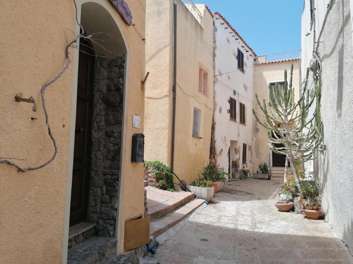 “Cielo E Mare”, Casetta Nel Cuore Del Borgo Antico / “Sky & Sea”, Charming In The Heart Of Old Village Castelsardo Exterior photo