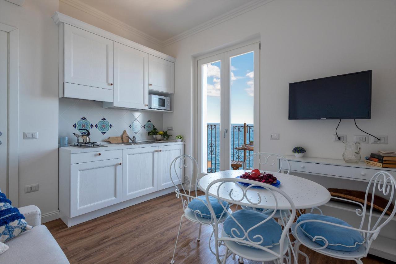 “Cielo E Mare”, Casetta Nel Cuore Del Borgo Antico / “Sky & Sea”, Charming In The Heart Of Old Village Castelsardo Exterior photo