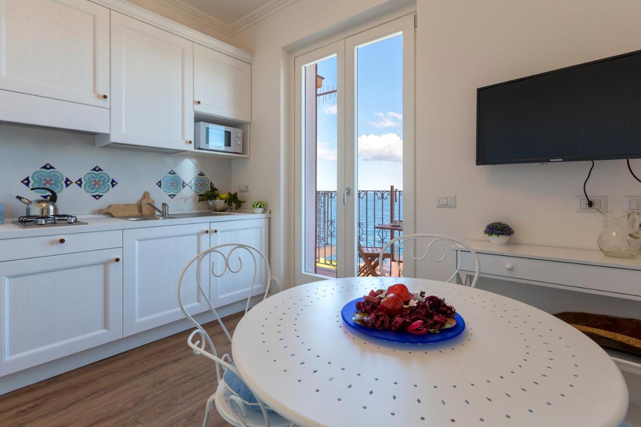 “Cielo E Mare”, Casetta Nel Cuore Del Borgo Antico / “Sky & Sea”, Charming In The Heart Of Old Village Castelsardo Exterior photo